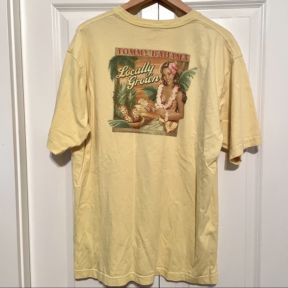 Tommy Bahama Men’s T-shirt Large Yellow Local Grown
